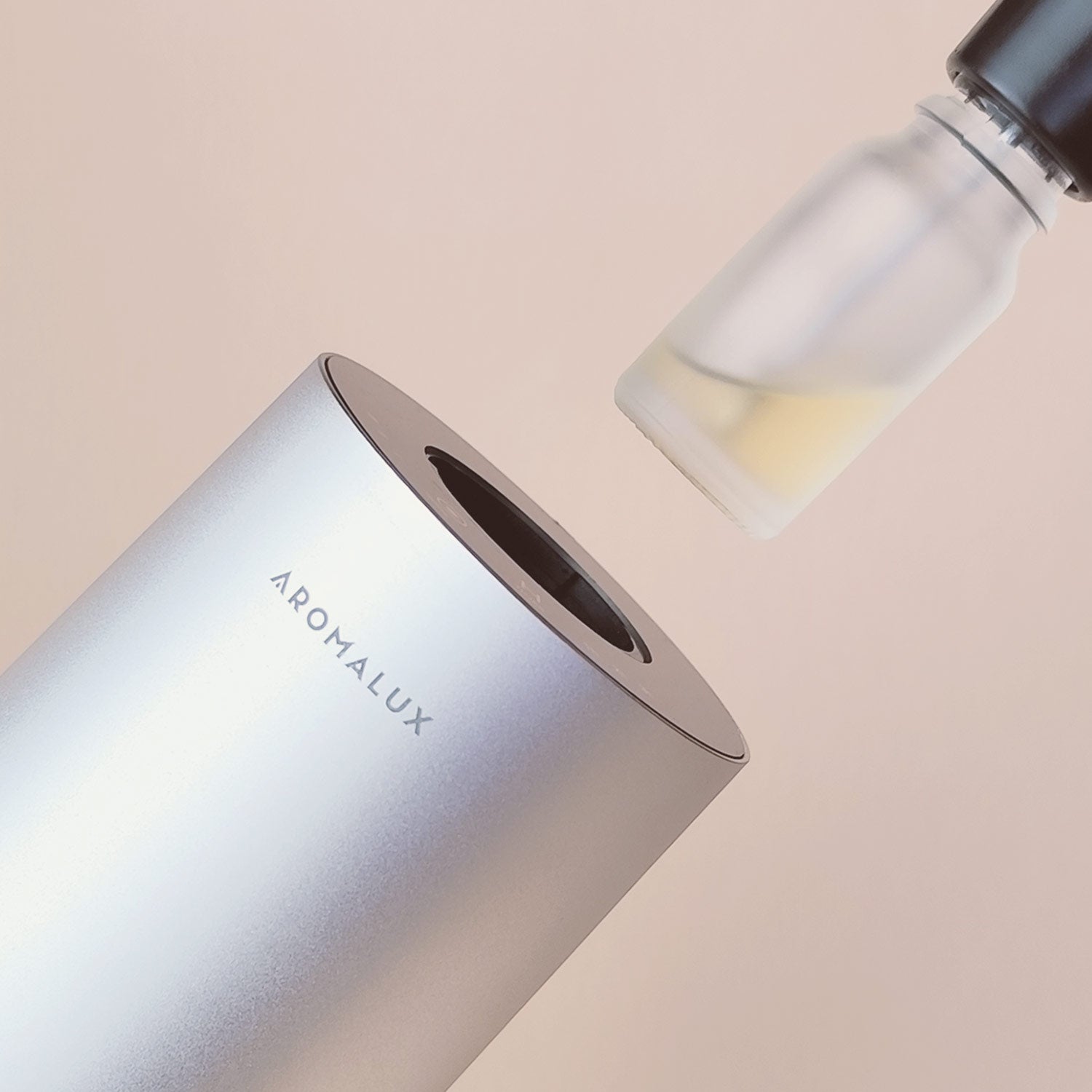 Pure scent experience with the Aromalux Aeolus One waterless diffuser